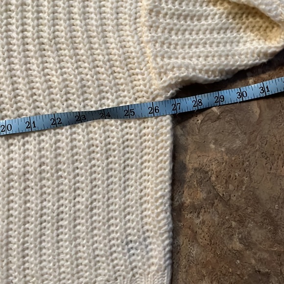 NWOT American Eagle Outfitters Cropped Knit White Sweater - Picture 4 of 5